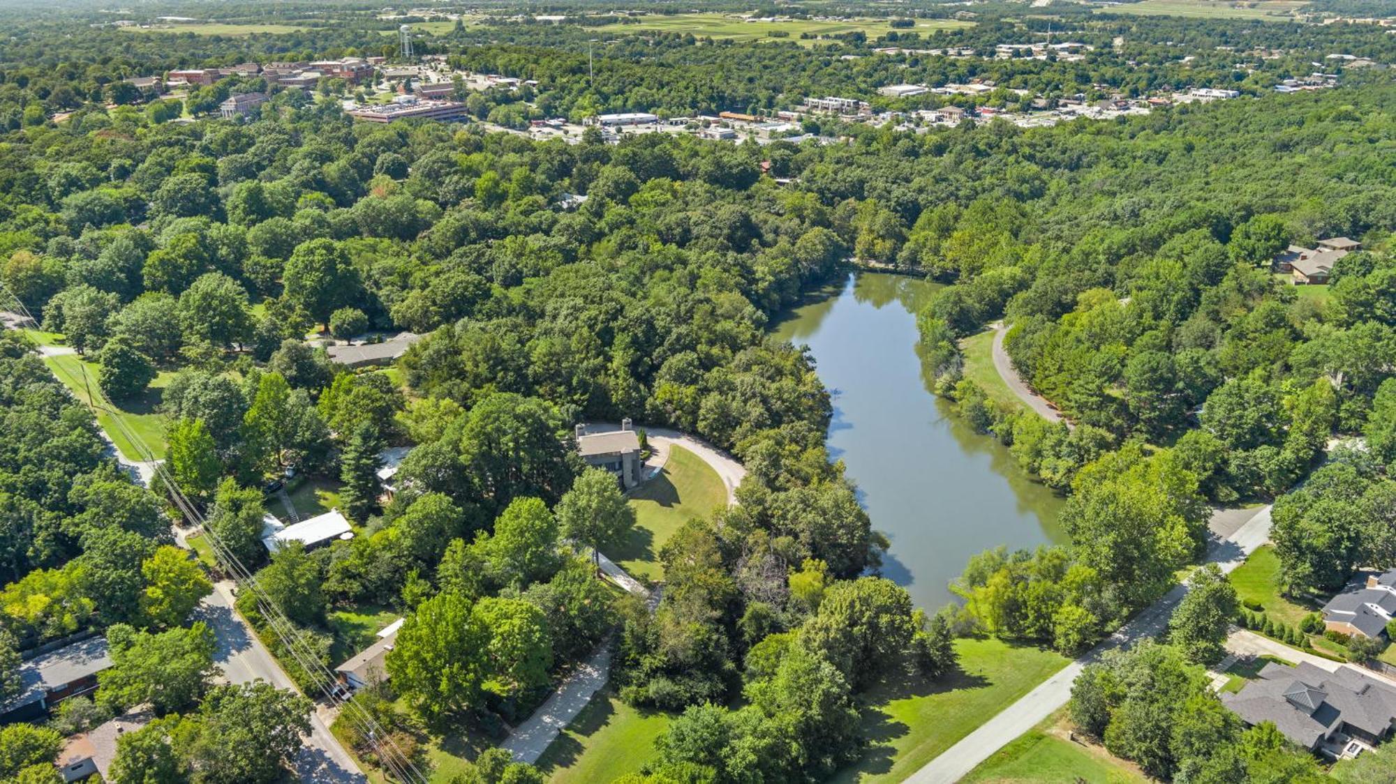 Lucille-5 Min To Dt & Uofa-Serene Nature Views Vila Fayetteville Exterior foto